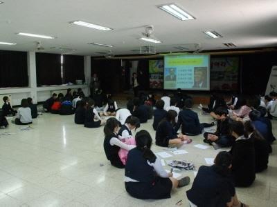 송학중학교 강당 수업 썸네일 이미지